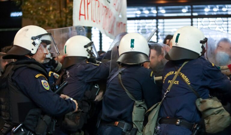 Δύο συλλήψεις για την επίθεση με μολότοφ στην τροχαία Πειραιά τον Νοέμβριο του 2021