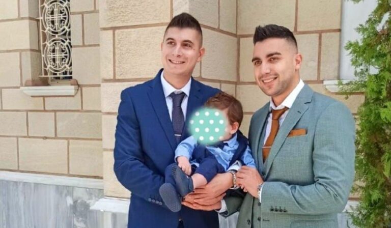 Κακοκαιρία «Ελπίς»: Οι αστυνομικοί που έγιναν νονοί του βρέφους που έσωσαν – «Τα παιδιά είναι ήρωες», δήλωσε η μητέρα του μωρού (εικόνες)