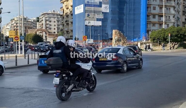 Θεσσαλονίκη: «Γέφυρα σωτηρίας» από την ΕΛ.ΑΣ. για την άμεση διακομιδή παιδιού στο νοσοκομείο (βίντεο)