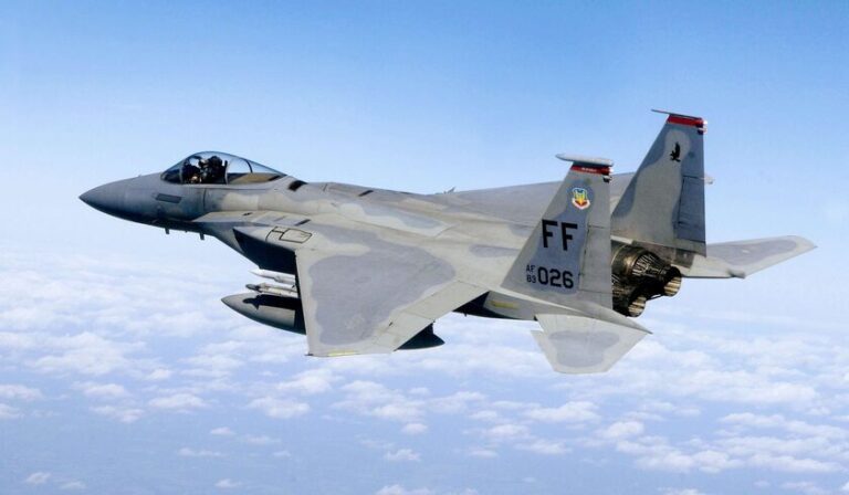 Σαουδική Αραβία: Συνετρίβη μαχητικό F-15S σε άσκηση – Σώοι «από θαύμα» οι χειριστές