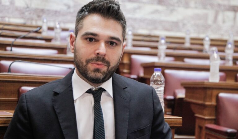 Σαρακιώτης: «Γινόμαστε μάρτυρες μιας μεθοδευμένης στρατηγικής συγκάλυψης του σκανδάλου των υποκλοπών»