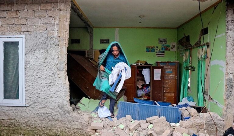 Ινδονησία: Τους 271 έφτασαν οι νεκροί από τον φονικό σεισμό – 40 άνθρωποι αγνοούνται