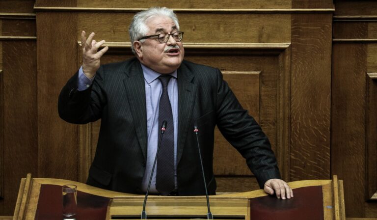 Τέλος από την Επιτροπή Θεσμών ο Τζαβάρας μετά την «εσωτερική αντιπολίτευση» για τις υποκλοπές