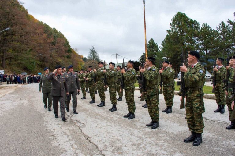 Συγκίνηση στην εκδήλωση για τους πεσόντες Ιππείς του Έπους του 1940 στο Μέτσοβο παρουσία του αρχηγού ΓΕΣ (εικόνες)