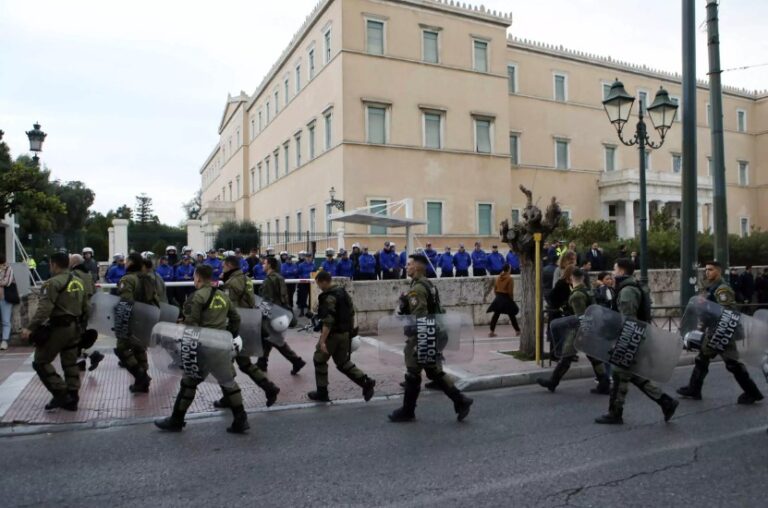 O επαγγελματισμός των αστυνομικών απέτρεψε κάθε διάθεση για επεισόδια στην πορεία του Πολυτεχνείου