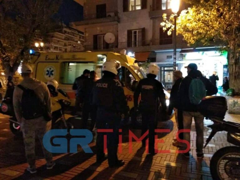 Θεσσαλονίκη: Τρία άτομα στο νοσοκομείο έπειτα από τροχαίο – Συγκρούστηκαν δύο ΙΧ, πυροσβέστες απεγκλώβισαν τον έναν οδηγό