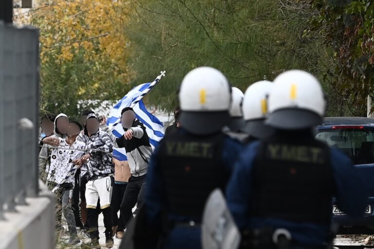 Στέλνουν διμοιρίες των ΜΑΤ στα Μέγαρα – Άνοιξε η Εθνική