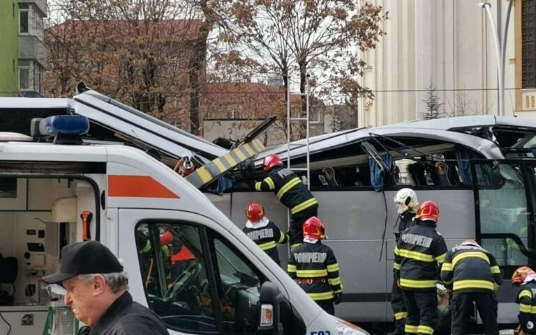 Ρουμανία: Ένας νεκρός και 3 σοβαρά τραυματίες από το τροχαίο-σοκ με πούλμαν γεμάτο Έλληνες – «Το Google Maps μου είπε να πάω από εκεί» (βίντεο & εικόνες)