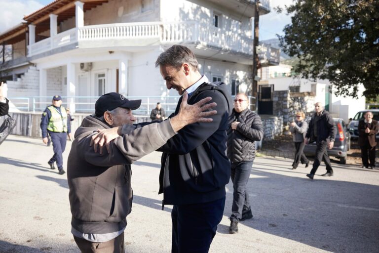 «Ελλάς, Ελλάς μην μας ξεχνάς»: Συγκινητικές εικόνες σε Χειμάρρα, Λειβαδιά και Δερβιτσάνη στην Αλβανία