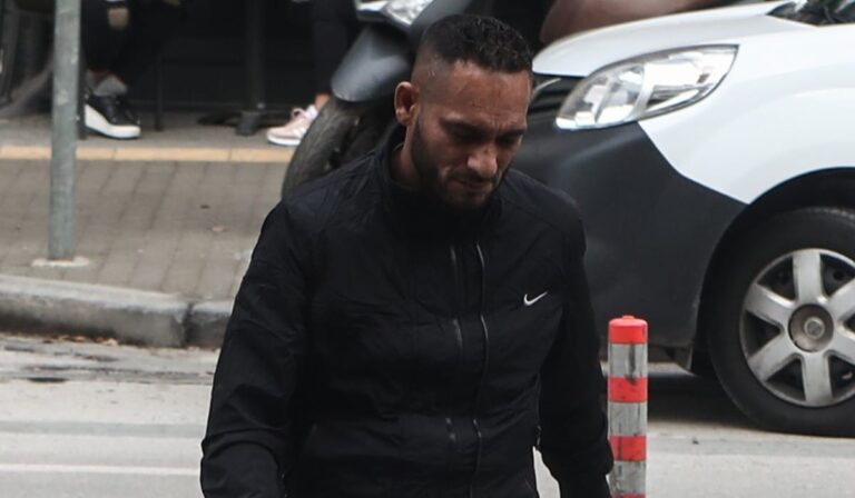 Ξεσπά ο πατέρας του 16χρονου Ρομά: «Ο αστυνομικός έχει παιδιά, τα σκέφτηκε την ώρα που πυροβόλησε το δικό μου;»