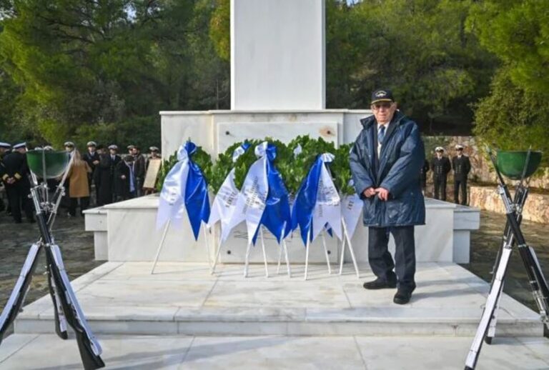 Πολεμικό Ναυτικό: Επιμνημόσυνη δέηση για τους πεσόντες εν ώρα καθήκοντος (εικόνες)