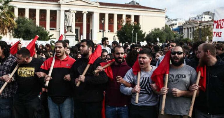 Αλέξανδρος Γρηγορόπουλος: Σε εξέλιξη η μαθητική πορεία μνήμης για τα 14 χρόνια από τη δολοφονία (εικόνες & βίντεο)