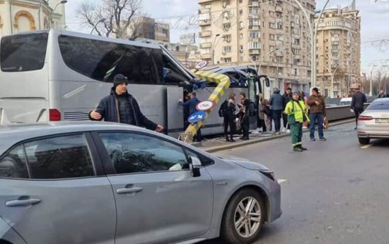 Δυστύχημα στο Βουκουρέστι: Έχουν γίνει 7 παρόμοια τροχαία σε 4 μήνες στο ίδιο σημείο! (βίντεο)