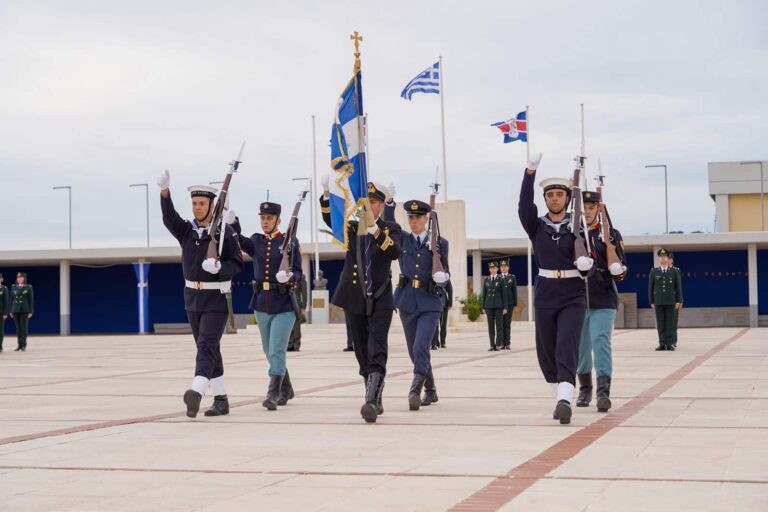 Συγκίνηση στην τελετή επίδοσης ξιφών στους νέους αξιωματικούς Κοινού Σώματος Στρατιωτικών Δικαστικών Γραμματέων (εικόνες)