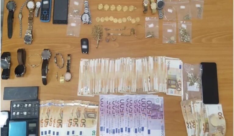 Σε τουλάχιστον 72 κλοπές εμπλέκεται η εγκληματική οργάνωση που εξαρθρώθηκε στην Αττική – Πώς εξαπατούσαν τον κόσμο με ψεύτικες αγγελίες