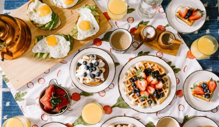 Εντοπίσαμε 5 μαγαζιά για να απολαύσεις brunch στο Κουκάκι