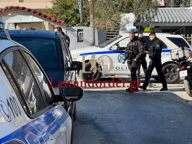 Νέο «ντου» της ΕΛΑΣ στη Δυτική Αττική: Βρήκαν ναρκωτικά και έναν όλμο στο Ζεφύρι (βίντεο)