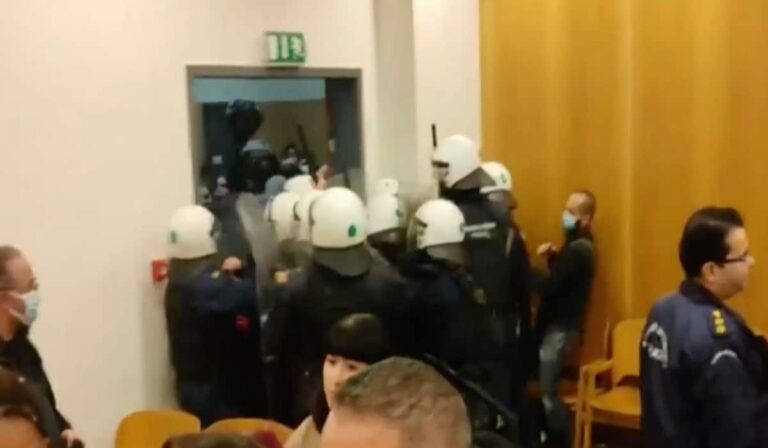 Εισαγγελική έρευνα για τα επεισόδια στη δίκη για την υπόθεση trafficking στην Ηλιούπολη