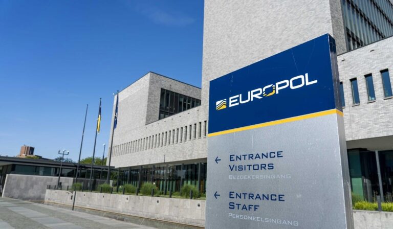 Επιχείρηση «μαμούθ» της Europol – Πάνω από 200 συλλήψεις για διαδικτυακό λαθρεμπόριο!