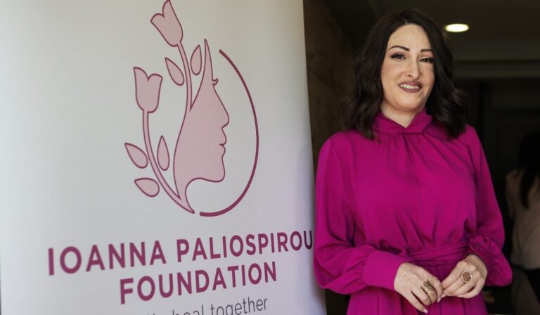 Στο νοσοκομείο η Παλιοσπύρου: «Το χέρι μου έβγαζε αίμα και υγρά» – Τι συνέβη