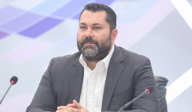 Αναβλήθηκε και πάλι η δίκη Κρέτσου για τις τηλεοπτικές άδειες