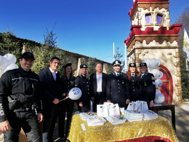 Στελέχη της Αστυνομίας Τρικκαίων συμμετείχαν σε μία σημαντική εκδήλωση για κυκλοφοριακή αγωγή (εικόνες)