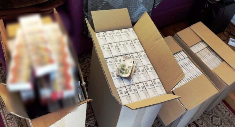 Θεσσαλονίκη: Δύο 57χρονες έκρυβαν σχεδόν 10.000 πακέτα λαθραία τσιγάρα (εικόνες)