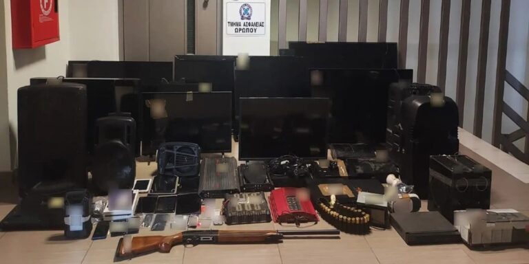 Εξαρθρώθηκε σπείρα που έκλεβε σπίτια στην Αττική – Συνελήφθησαν τρία άτομα και εξιχνιάστηκαν 30 κλοπές (εικόνες)