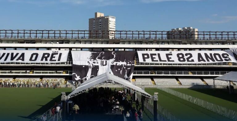 Πελέ: Το τελευταίο αντίο στον «βασιλιά» – Δείτε live