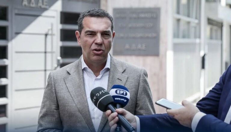 Στην ΑΔΑΕ ο Τσίπρας: «Ευτυχώς υπάρχουν ακόμη δικαστές στην Αθήνα»