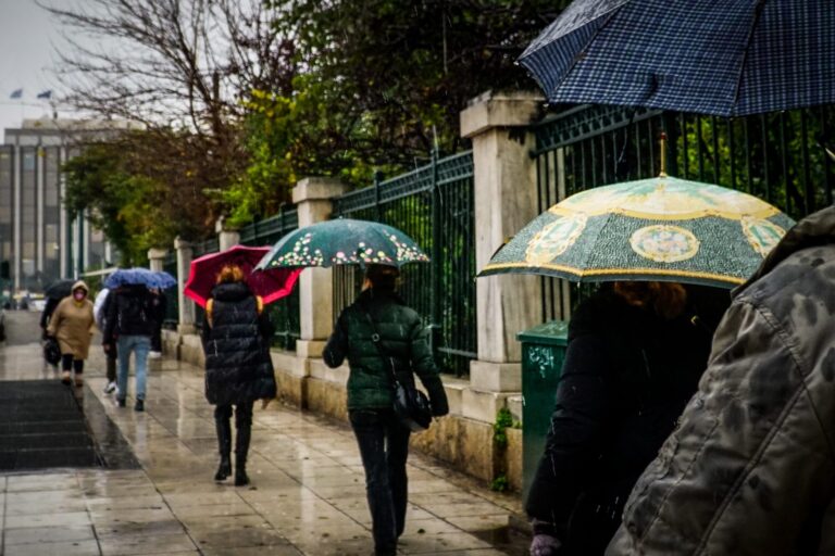 Πού έχει να βρέξει σχεδόν ένα μήνα στην Ελλάδα, γιατί ανησυχούν οι επιστήμονες για τη μείωση των βροχών που… πλησιάζει