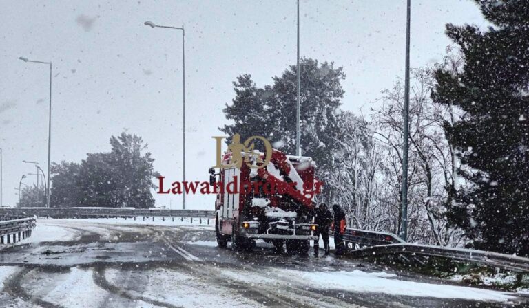 Κακοκαιρία «Barbara»: Κλειστή η Εθνική Οδός στα διόδια της Θήβας (εικόνες & βίντεο)