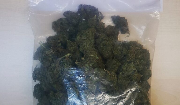 Γλυφάδα: Χειροπέδες σε δύο άτομα για κατοχή ακατέργαστης κάνναβης