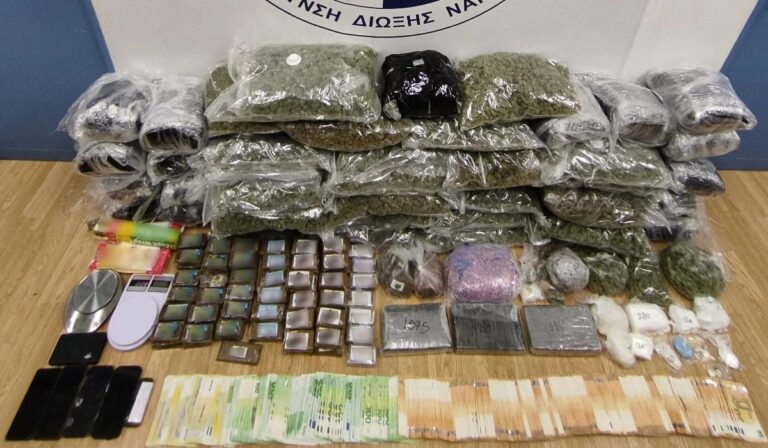 Εξαρθρώθηκε εγκληματική οργάνωση που διακινούσε ναρκωτικά στην Αττική – Κατασχέθηκαν πάνω από 4 κιλά κοκαΐνης και 49 κιλά κάνναβης (εικόνες & βίντεο)