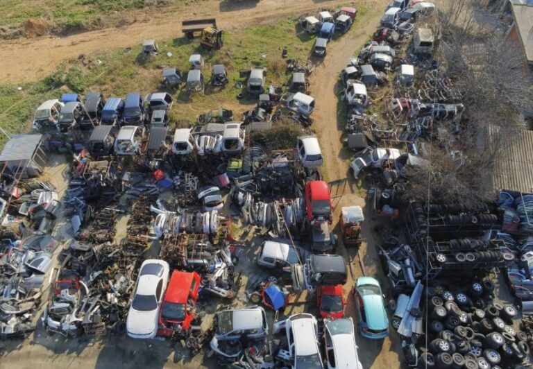 Θεσσαλονίκη: Συμμορία είχε στήσει μεγάλη… μπίζνα με κλεμμένα αυτοκίνητα – 39 κλοπές οχημάτων με λεία 390.000 ευρώ, τα «έλυναν» σε μάντρα (εικόνες)