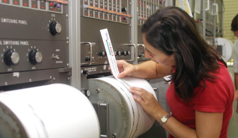 Εύβοια: Τι λένε οι σεισμολόγοι για το «μπαράζ» σεισμών