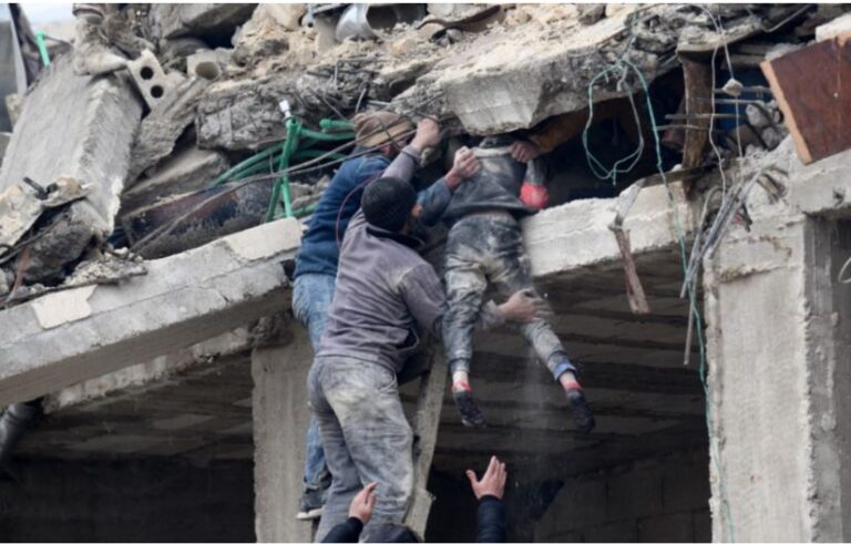 Δραματικές ώρες στην Τουρκία – Λέκκας: «Επιλέγουμε ποιους θα σώσουμε»