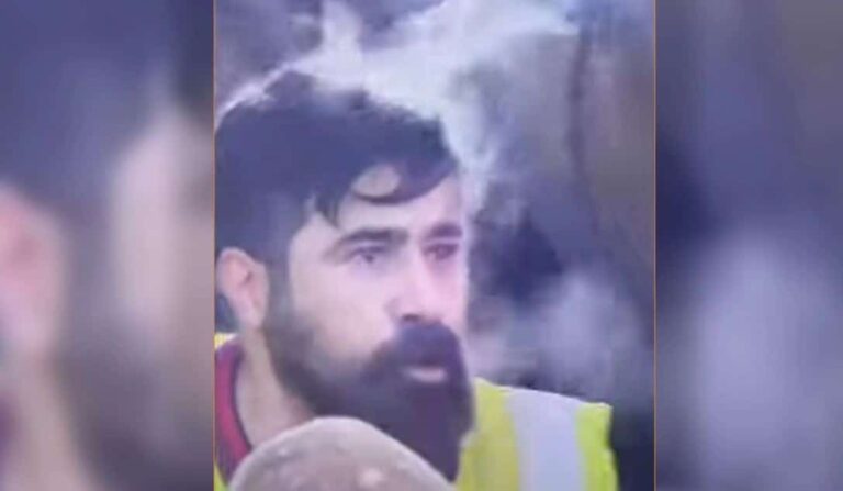 Βίντεο – σοκ στην Τουρκία: Η στιγμή που διασώστης βγάζει… καπνό από το κεφάλι