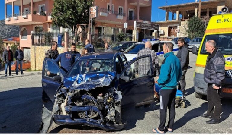 Τροχαίο δυστύχημα στην Παραμυθιά: Ηλικιωμένος έπαθε καρδιακό ενώ οδηγούσε και συγκρούστηκε με φορτηγό