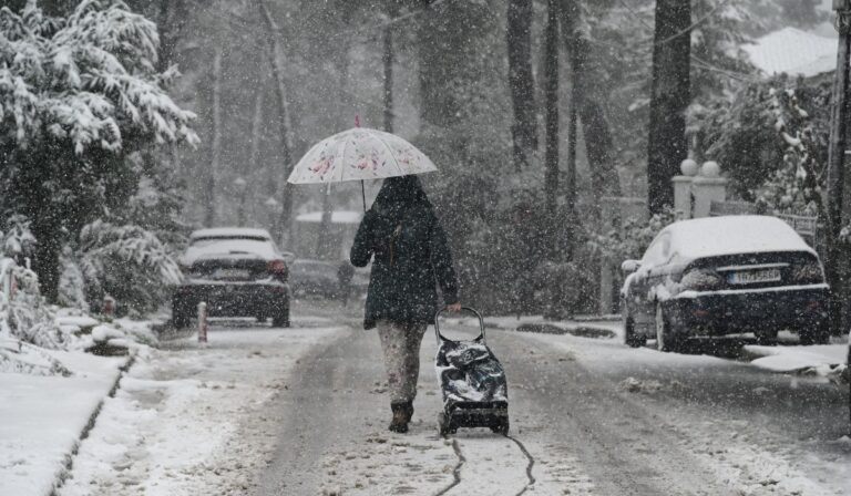 Τηλεργασία τη Δευτέρα στο δημόσιο εξαιτίας της κακοκαιρίας «Barbara», ισχυρή σύσταση και για τον ιδιωτικό τομέα – Με τηλεκπαίδευση τα μαθήματα στα σχολεία της Αττικής