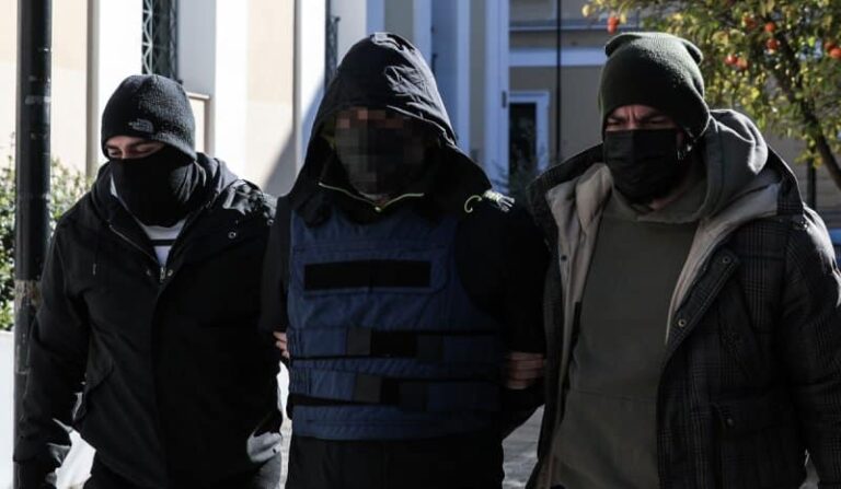 Προφυλακίστηκε ο 46χρονος για τον ξυλοδαρμό της συντρόφου του στην Αργυρούπολη – «Έχω ψυχολογικά προβλήματα δεν ήξερα τι έκανα»