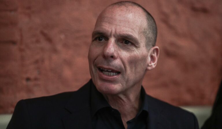 Εξάρχεια – Επίθεση στον Βαρουφάκη: Απολογείται σήμερα ο 17χρονος