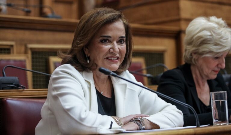 Ντόρα Μπακογιάννη: «Ξέρω τι θα πει να αποχαιρετάς τον άνθρωπό σου στις 8:00 και στις 8:30 να είναι νεκρός» (βίντεο)