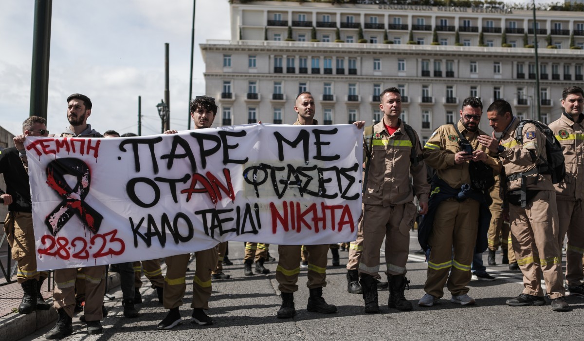 pyrosvestes diamartyria syntagma