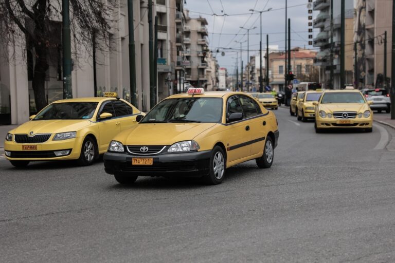 Θεσσαλονίκη: 58χρονος ξεκίνησε το ταξί του πριν κατέβει 80χρονη – Την εγκατέλειψε στο σημείο, μεταφέρθηκε στο νοσοκομείο