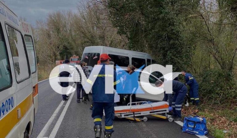 Τροχαίο στην Εύβοια: Απεγκλωβίστηκαν επιβάτες μετά από καραμπόλα τριών ΙΧ