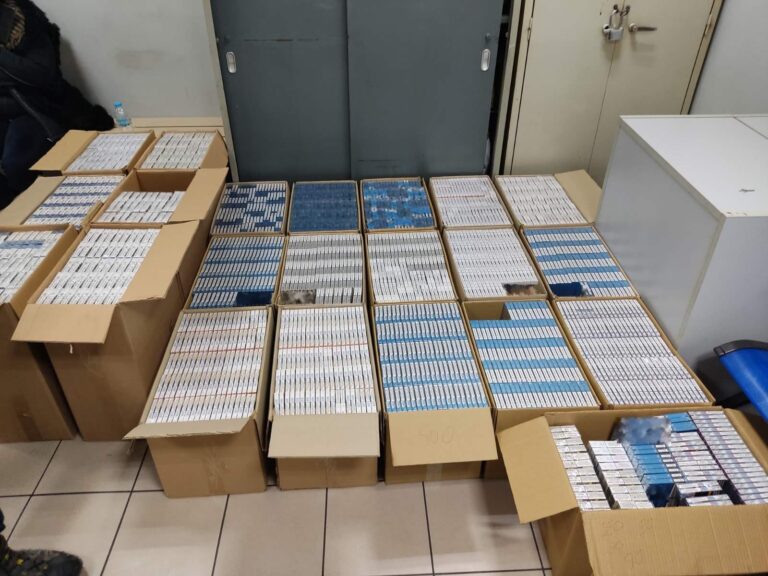«Εργοστάσιο» παραγωγής λαθραίων τσιγάρων εντοπίστηκε στη Χαλκιδική – Κατασχέθηκαν πάνω από 500.000 πακέτα τσιγάρα και 20 τόνοι καπνού