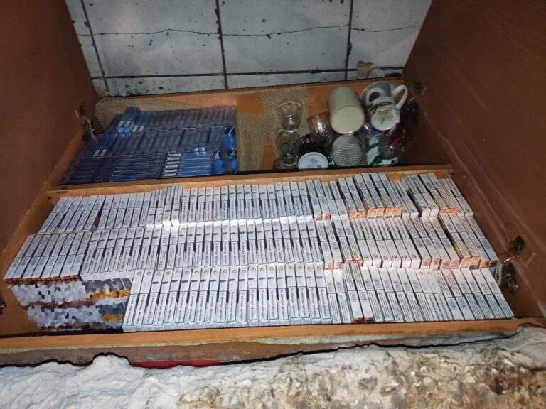 Συνελήφθησαν αλλοδαποί για παράβαση του Εθνικού Τελωνειακού Κώδικα – Κατασχέθηκαν 11.152 λαθραία καπνικά προϊόντα (εικόνες)