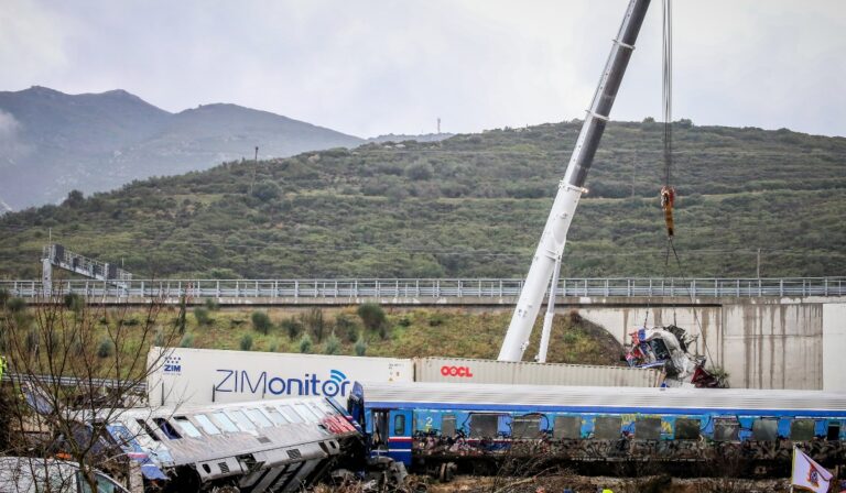 Σύγκρουση τρένων στα Τέμπη: Βγήκαν από τις ΜΕΘ οι 2 από τους 7 τραυματίες