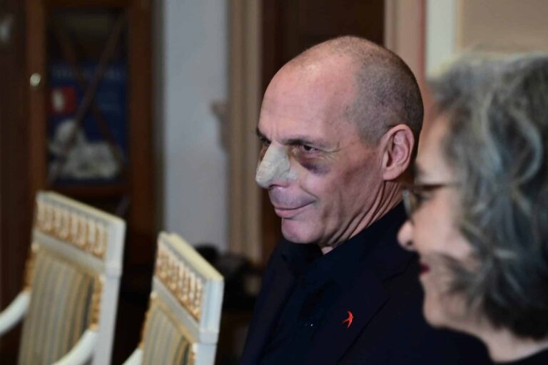 Εξάρχεια: Κατάθεσε για την επίθεση σε βάρος του ο Βαρουφάκης – Τι είπε για τους συλληφθέντες